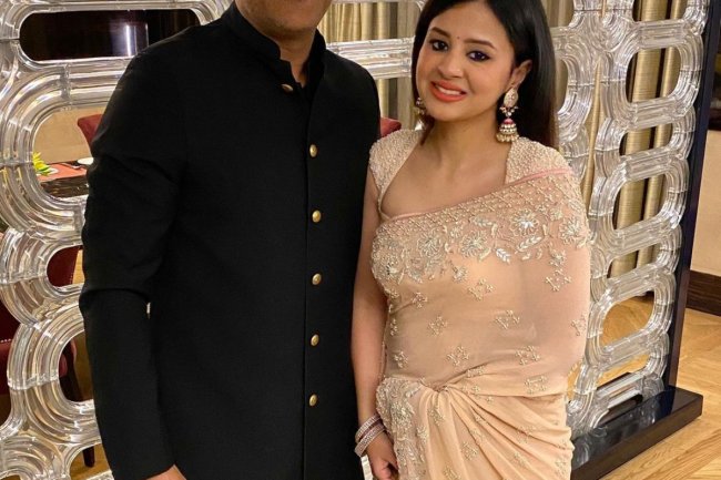 স্ত্রীর গল্প নিয়ে দক্ষিণ ভারতীয় সিনেমা প্রযোজনায় ধোনি!