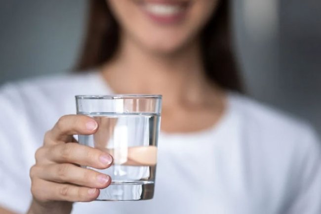 সকালে খালি পেটে পানি পানে মাইগ্রেন সমস্যা নিয়ন্ত্রণসহ পাঁচ উপকারিতা