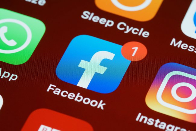Facebook-এ এই ভুলগুলি কখনও করেননি তো? সাবধান হন!