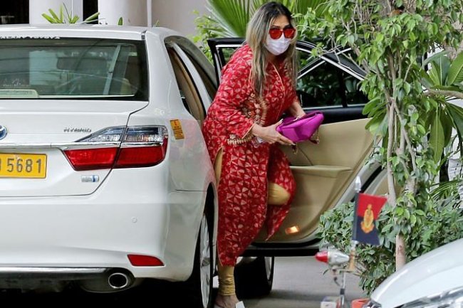 ২০০ কোটির আর্থিক প্রতারণা মামলায় গ্রেপ্তার হওয়া কে এই পিঙ্কি!!