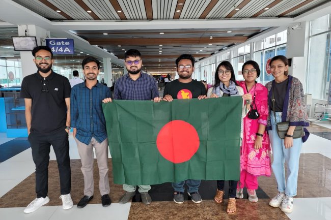 জাতীয় সংগীতের সুরেই একধরনের রোমাঞ্চ আছে!!