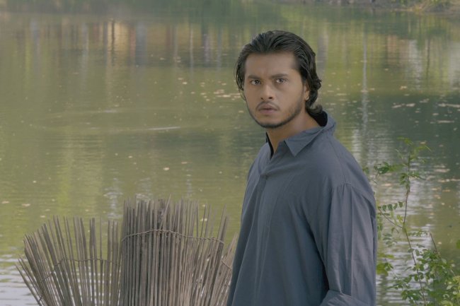 হবু স্ত্রীর সঙ্গে যুদ্ধে যায় মনির!!