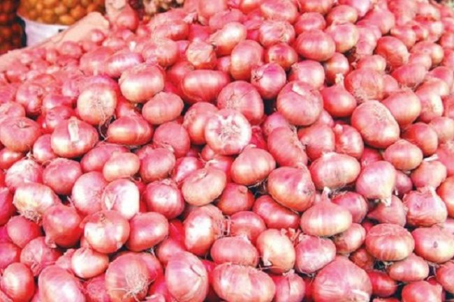 ফুলের পরিবর্তে বিয়েতে পিয়াজের তোড়া!