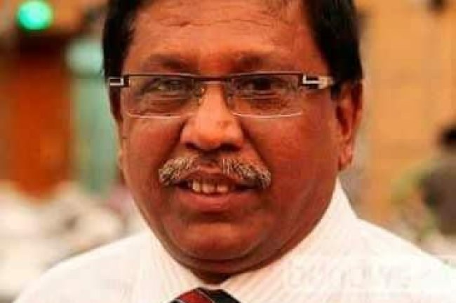 রকিবুল হাসানের প্রচন্ড ঘুষি খেয়ে মাটিতে লুটিয়ে পড়লো কামরান রশীদ
