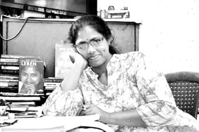গলি থেকে রাজপথে ...