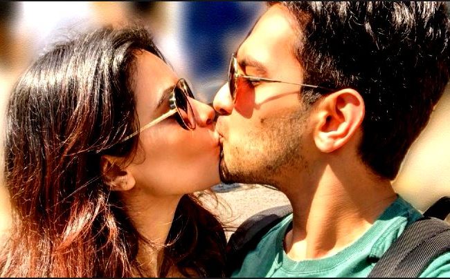 'রোজ চুমু দিন, চুমু নিন'