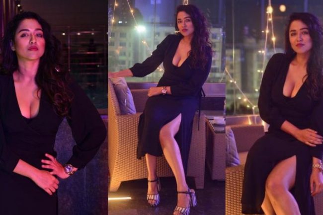 খোলামেলা ছবি শেয়ার করে সমালোচিত সোহিনী!