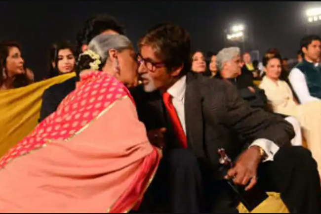 প্রকাশ্যেই ঠোঁটে ঠোঁট লাগিয়ে চুম্বনে অমিতাভ-জয়া, প্রেমিকের কান্ডে হতবাক রেখা!