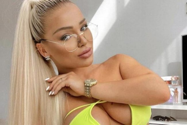 সেক্সি পোশাজের কারণে বের করে দেওয়া হয় আমাকে, অ্যামি রাশ