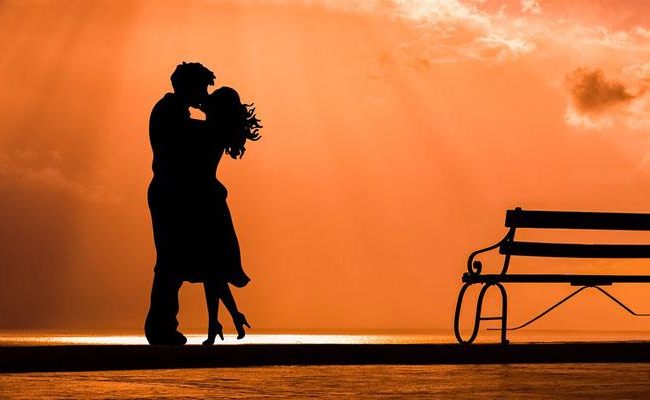 বিদ্যুৎ বিচ্ছিন্ন করে প্রেমিকার সাথে দেখা করতে প্রেমিক! তারপর?