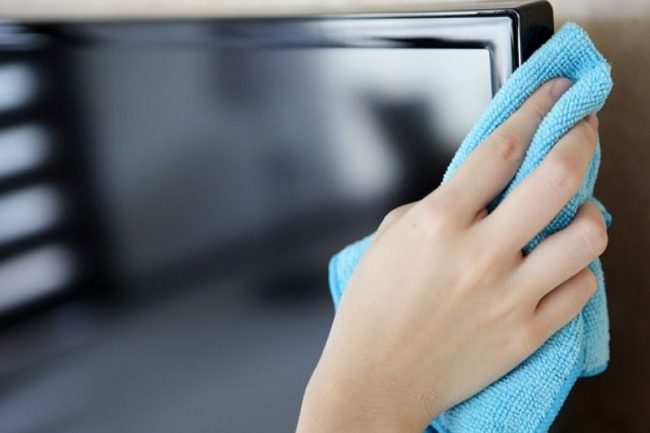 টিভি স্ক্রিন পরিষ্কার করবেন যেভাবে...