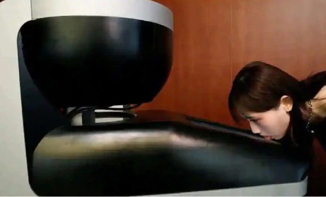 শুধু দেখা নয়, এবার টিভি থেকে পাওয়া যাবে খাবারের স্বাদ