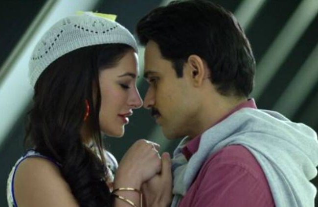 কাট’ বলার পরও নার্গিসকে ছাড়েন নি ইমরান হাসমি!