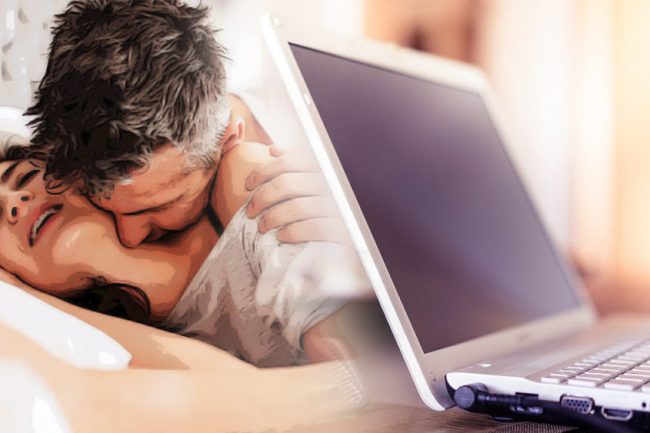 জুম কলে পারিবারিক অনুষ্ঠান, ক্যামেরা চালু রেখেই উত্তাল যৌনতায় মাতলেন নিমন্ত্রিত দম্পতি