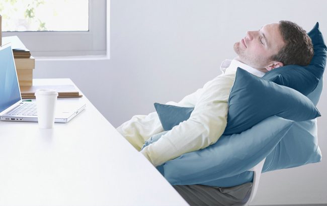 যে অফিসে ৩০ মিনিট ঘুম বাধ্যতামূলক